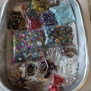 ❤️J5 - Assorted Bead and pendant Collection for Wearing and Crafting